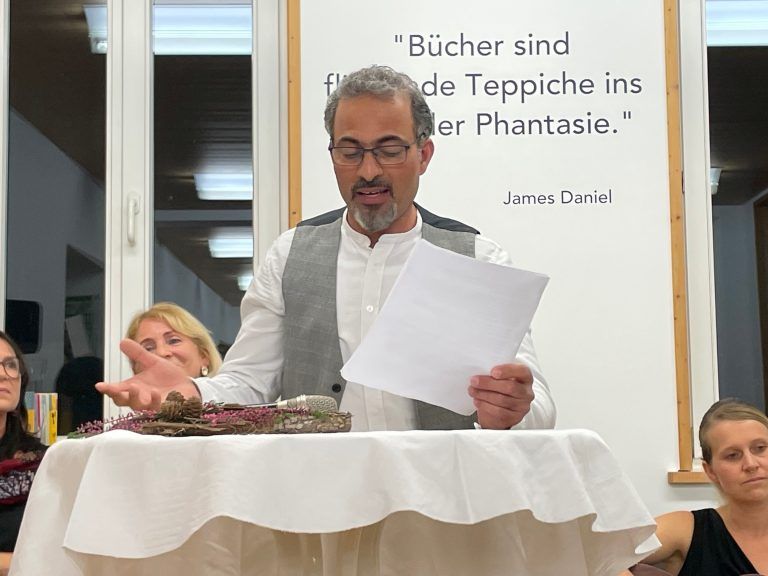 Gastautor Turki Basheer aus dem Irak trug seine Lyrik sowohl auf Arabisch als auf Deutsch vor.
