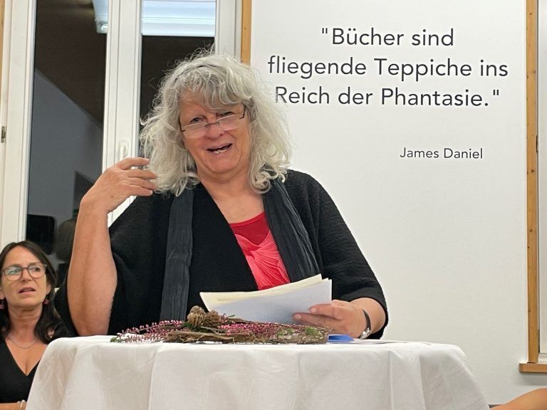 Gerlinde File beschäftigte sich auf kreative Weise mit Passagen aus der Bibel.
