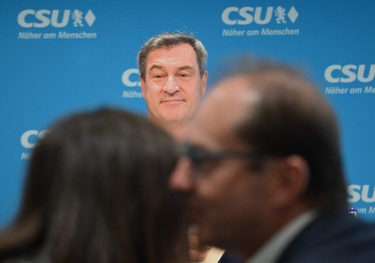 Markus Söder kann sich den Koalitionspartner aussuchen. Er präferiert die Freien Wähler. Nun wird verhandelt.AFP