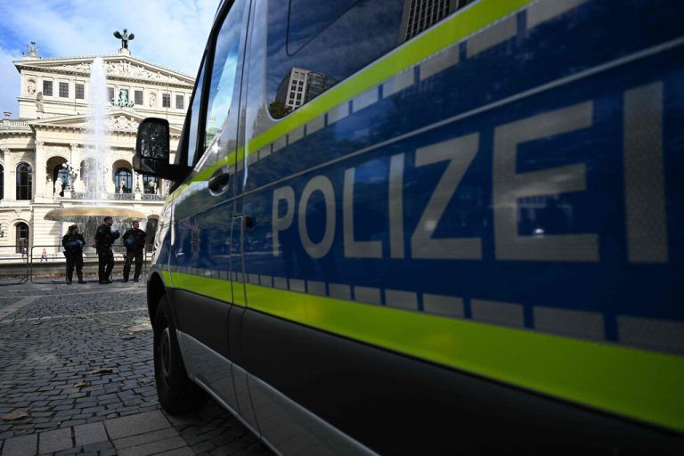 Mehrere Bombendrohungen lösten in Deutschland Polizeigroßeinsätze aus. dpa