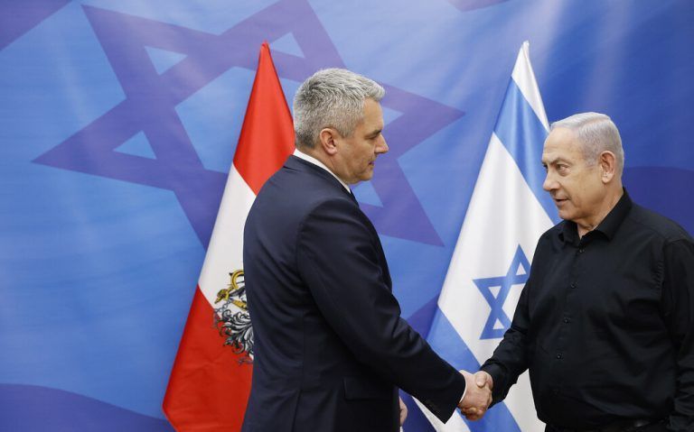 Nehammer (l.) zu Besuch beim israelischen Premier Netanyahu. APA/BKA