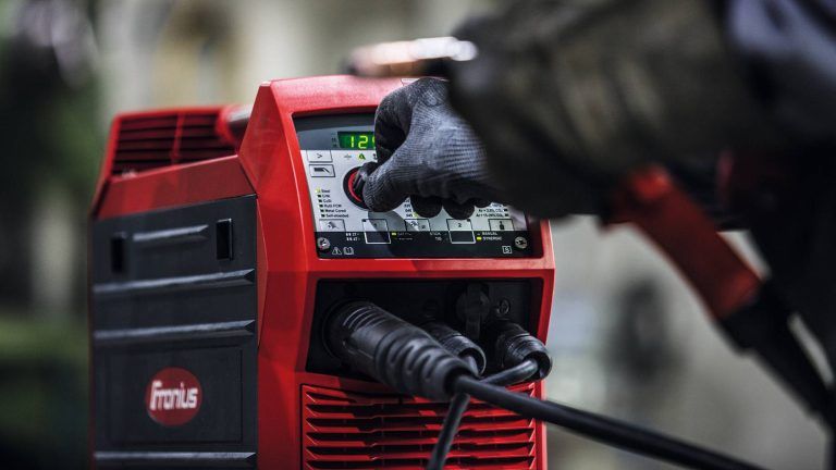 Fronius Schweißgeräte werden im professionen Gebrauch sehr geschätzt. Preisabsprachen kommen eher weniger gut bei der Kundschaft an. <span class="copyright">Fronius</span>