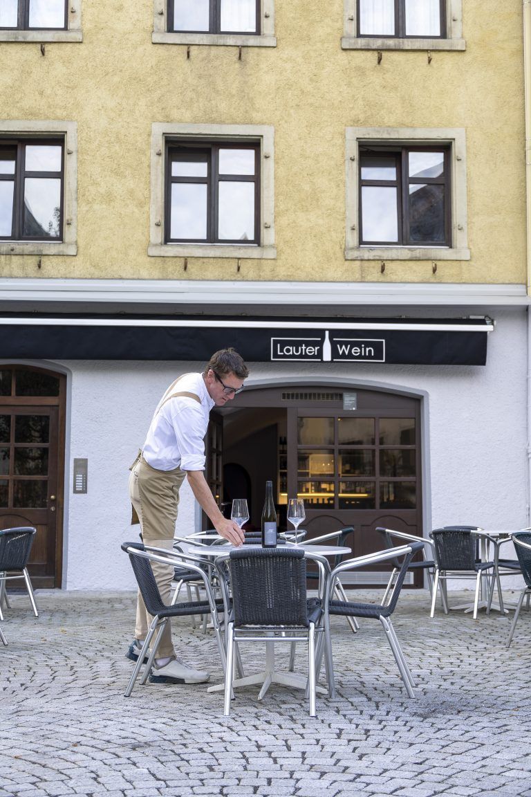 Das „Lauter Wein“ hat auch einen Gastgarten. 