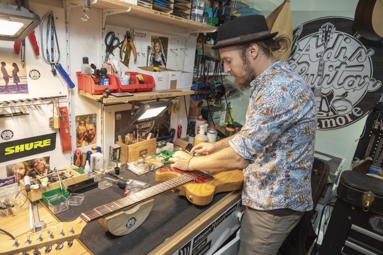 Der Lustenauer bietet in seiner Werkstatt auch allerlei Services an.