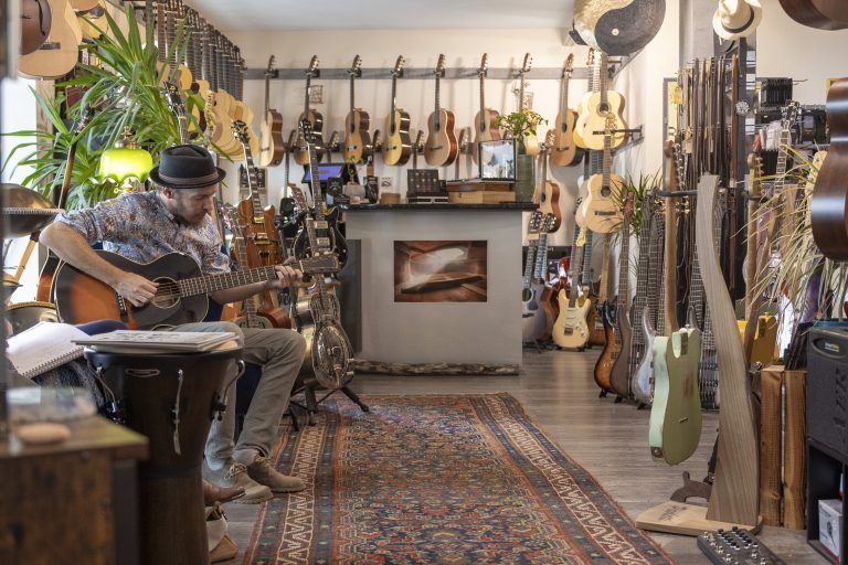 Wer das Geschäft betritt, betritt eine Welt voller Klänge.