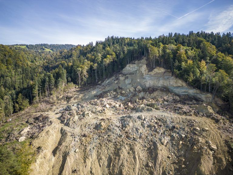 Der obere Teil der Rutschung ist von unten betrachtet gar nicht zu sehen.