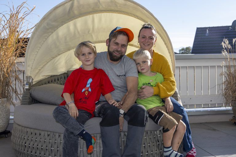 Die Familie geht ihm über alles. Andreas mit seiner Frau Sarah und seinen Söhnen Emil (links) und Luis. <span class="copyright">Roland Paulitsch</span>