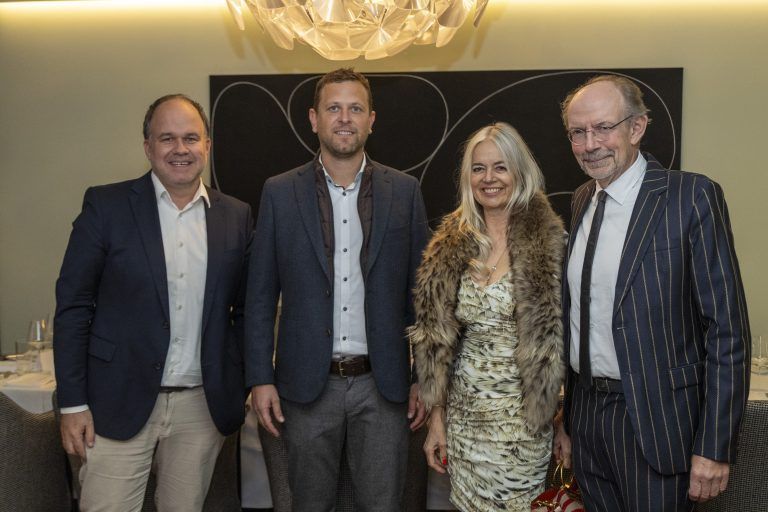 Die Gastgeber des Business Circle (v.l.): VN-Chefredakteur Gerold Riedmann, Liebherr-Digitalisierer Marcel Flir, Irene Russ und Herausgeber Eugen A. Russ. <span class="copyright">VN/Paulitsch</span>