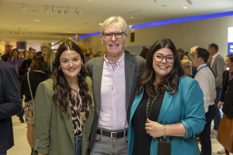 Verena Eugster und Patricia Zupan-Eugster mit WKV-Präsident Wilfried Hopfner. <span class="copyright">vn/PAulitsch</span>