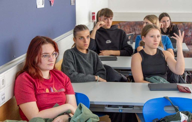 Die Betroffenheit der Jugendlichen ist groß. Das erworbene Wissen hilft ihnen, Dinge richtig einzordnen.