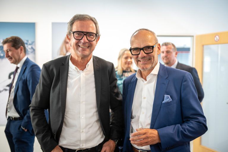 Prisma-Chef Bernhard Ölz mit  Unternehmer Johann Schallert.