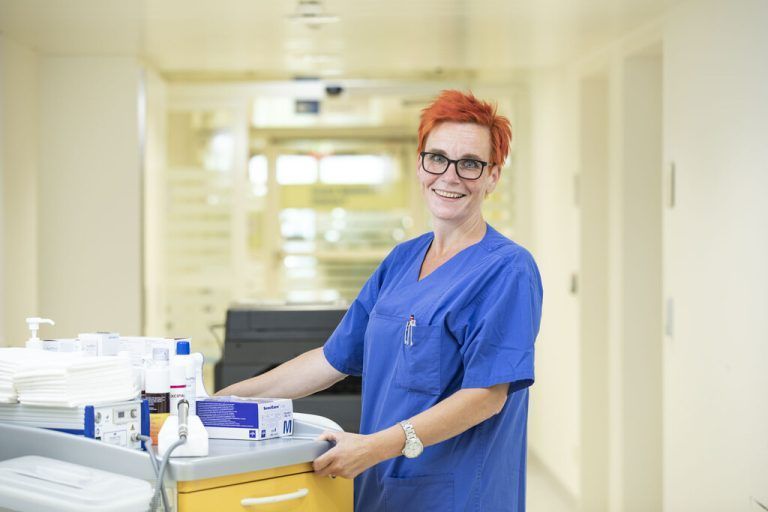 Sandra Dietrich arbeitet inzwischen seit 25 Jahren in der Pflege und das immer Vollzeit. Das Wundthema liegt ihr am Herzen.