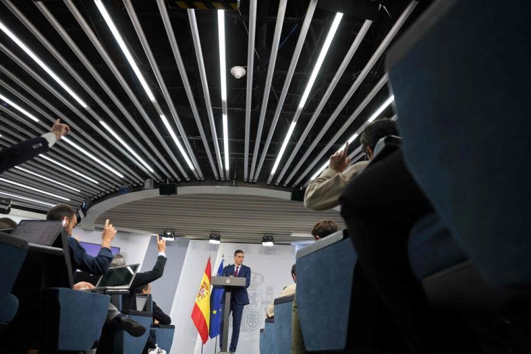 Spaniens Ministerpräsident Pedro Sánchez ist mit der Bildung einer neuen Regierung beauftragt worden. AFP