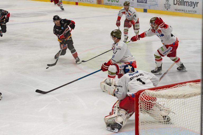 Steven Owre punktete bereits im sechsten Spiel in Folge und ist der Topscorer der Liga.Stiplovsek