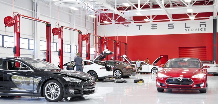 Auch Teslas brauchen Service - derzeit müssen die annähernd 2000 Vorarlberger Tesla-Fahrer dafür weite Strecken auf sich nehmen. <span class="copyright">Symbolfoto Electrec/Lambert</span>