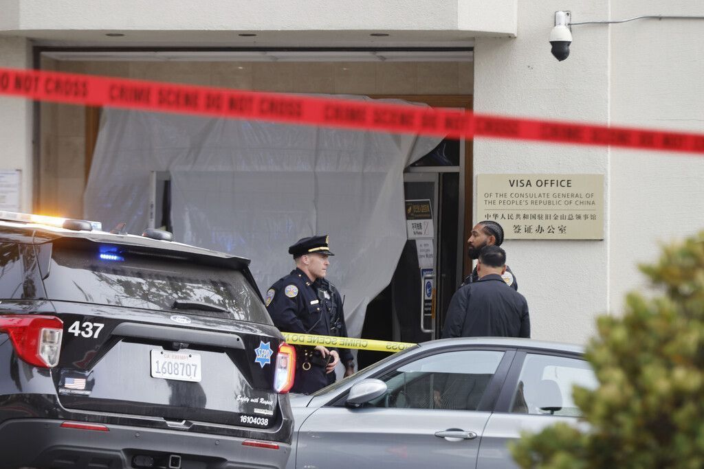 Auto kracht in chinesisches Konsulat in San Francisco