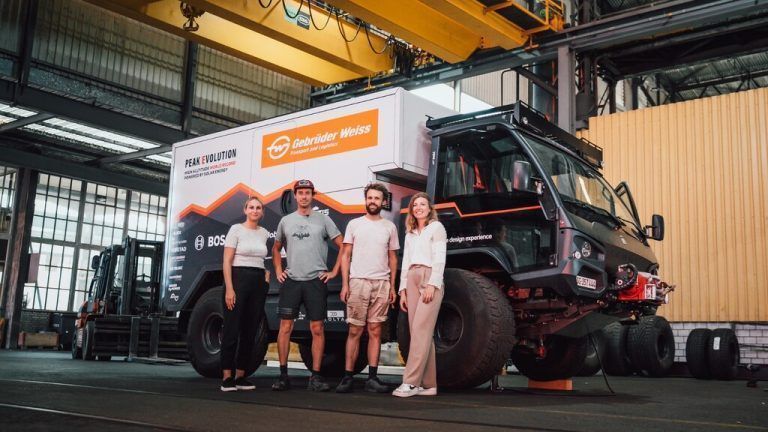 Vulkan-Mission Drei Schweizer (Team Peak Evolution) möchten mit ihrem Solar-Lkw den Gipfel des Ojos del Salado bezwingen. Mit einer Höhe von 6893 m ist er der höchste aktive Vulkan der Erde. Gebrüder Weiss ist Hauptsponsor und Logistikpartner des Teams und maßgeblich am Gelingen der Aktion beteiligt. gw