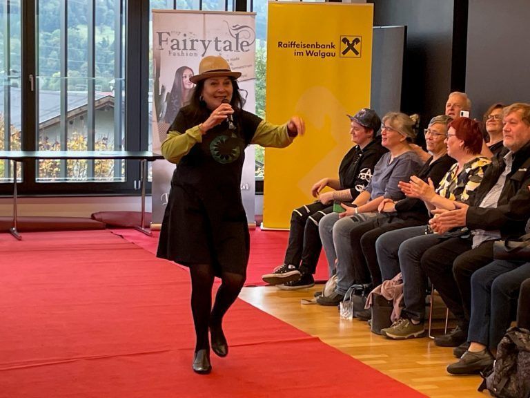 Marilyn Oswald moderierte nicht nur, sondern überraschte auch mit einer Gesangseinlage.