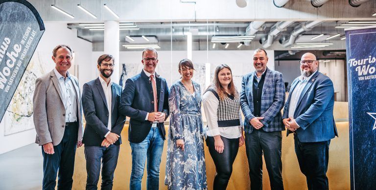 V. l.: Christian Schützinger und Joachim Kresser (Vorarlberg Tourismus), LR Christian Gantner, Kerstin Biedermann-Smith (WKV), Staatsmeisterin Lina Humml, SO Markus Kegele, Gastronomie-Obmann Mike P. Pansi. WKV/Sams