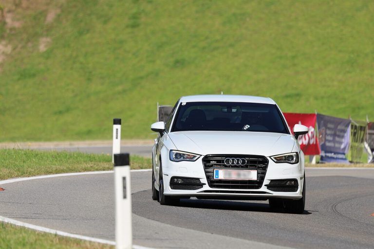 Youngster Noel Nickel mit seinem Audi A3 Sportback.Noger
