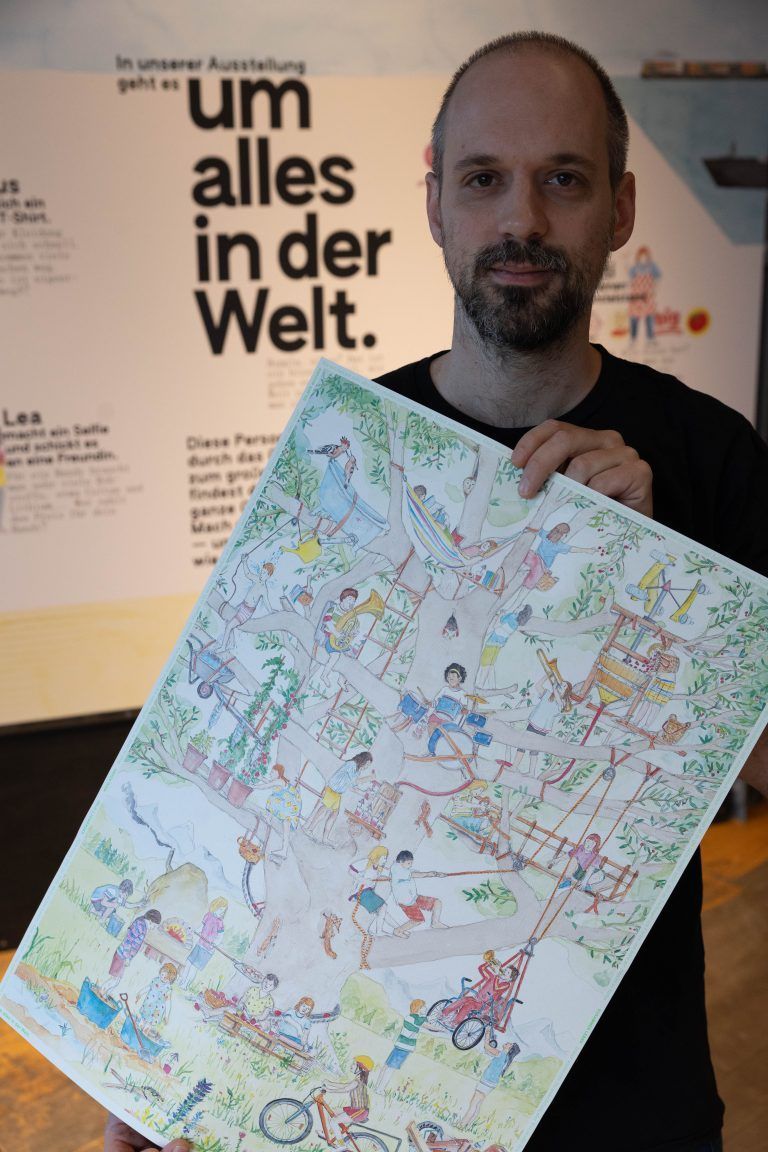 Künstler Simon Vith hat das Wimmelbild und das abschließende Plakat gezeichnet. <span class="copyright">VN/Hartinger</span>