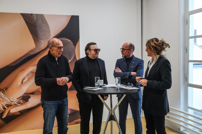 Kulturstadtrat Michael Rauth, Künstler Richard Hoeck, Bürgermeister Michael Ritsch, Judith Reichart, Leitung Kulturservice.  <span class="copyright">Phillip Steurer</span>