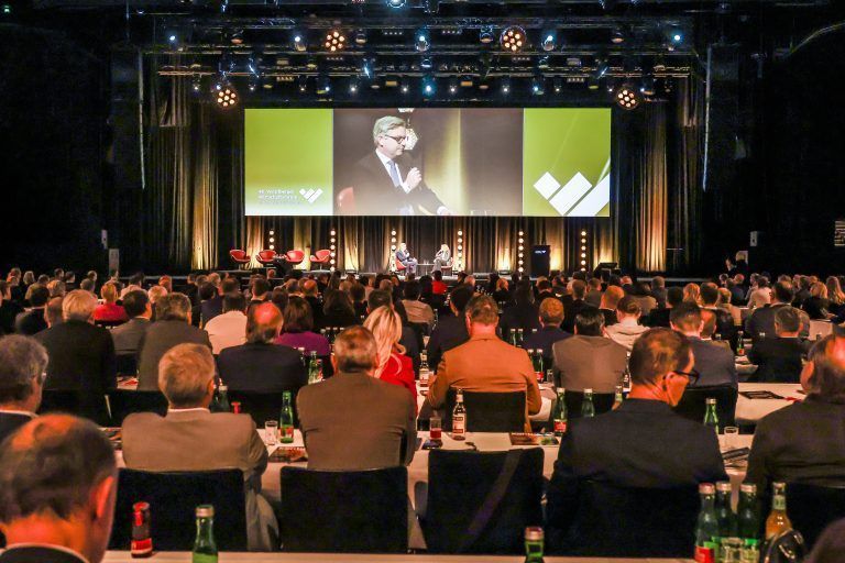 Rund 550 Teilnehmer hörten genau zu, was der Finanzminister sagt.