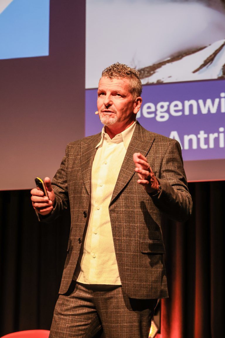 Mathias Berthold auf der Bühne des 40. Wirtschaftsforums. <span class="copyright">Steurer</span>