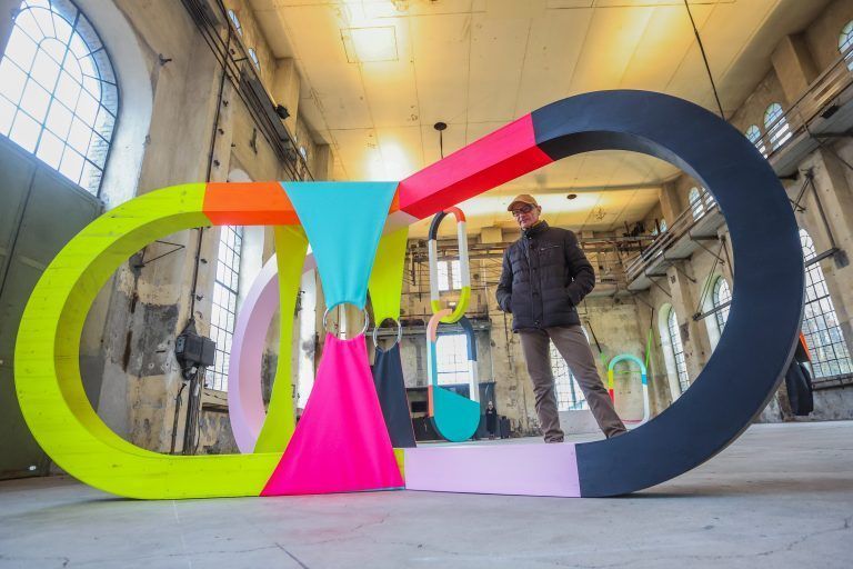 „Wenn das Konzept aufgeht, entsteht eine Symbiose zwischen Raum und Ausstellung“.