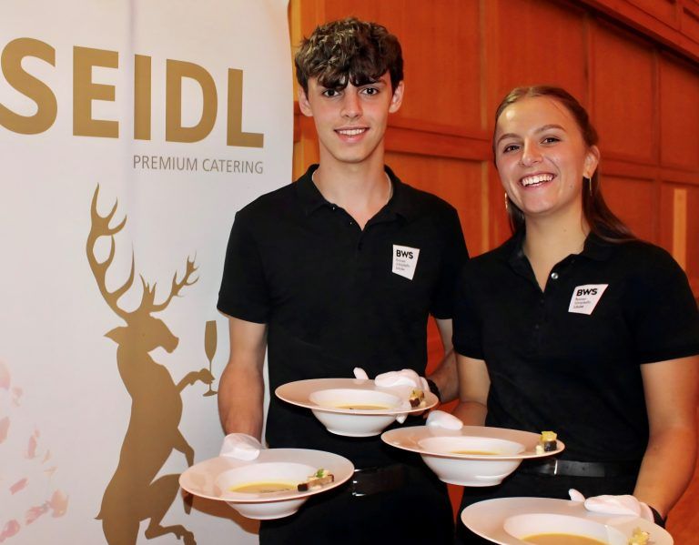Ernst Seidl und sein Team sorgten in Zusammenarbeit mit der schuleigenen Mannschaft beim Maturaball auch für ein kulinarisches Erlebnis.