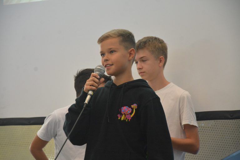Die Schüler erklärten, was sie gemacht haben und wie es ihnen bei der Umsetzung ergangen ist. 