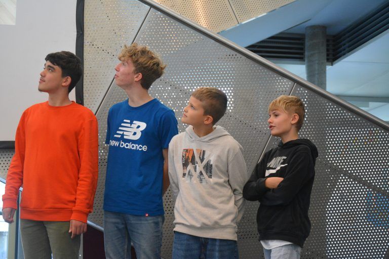 Aufmerksam verfolgten die Schüler, was präsentiert wurde. 