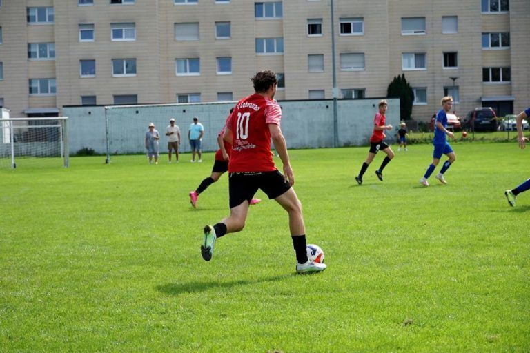 Die Herausforderung wurde angenommen: Die Spieler des FC Schwarzach kämpften in jeder Partie um den Sieg.