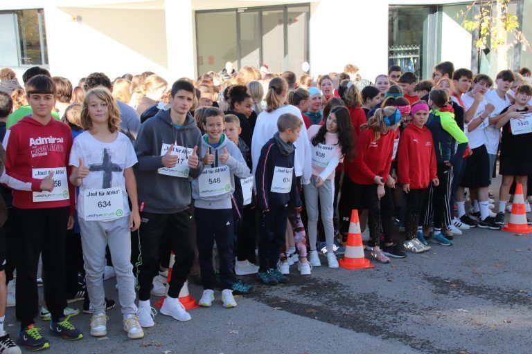 Die Schülerinnen und Schüler der Mittelschule Wolfurt laufen für den guten Zweck.