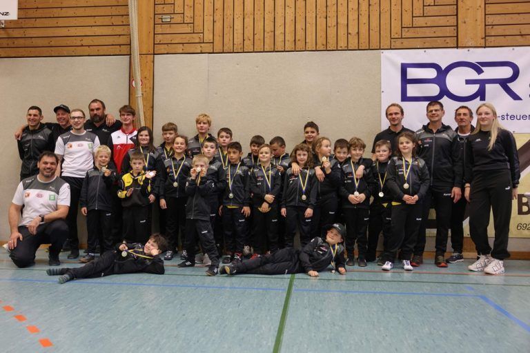 Das Klauser Trainergespann war mit insgesamt 22 Nachwuchssportlern im Turnier am Start.