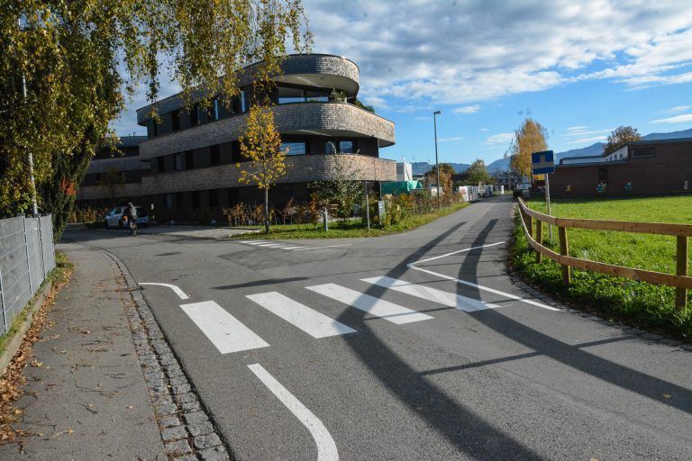 Auch der viel geforderte Zebrastreifen wurde Anfang dieser Woche angebracht.