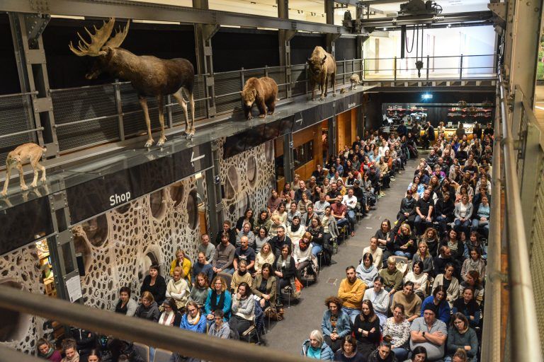 Großes Interesse herrschte bei Eltern und Pädagogen für den Vortrag von Silke Müller in der inatura.