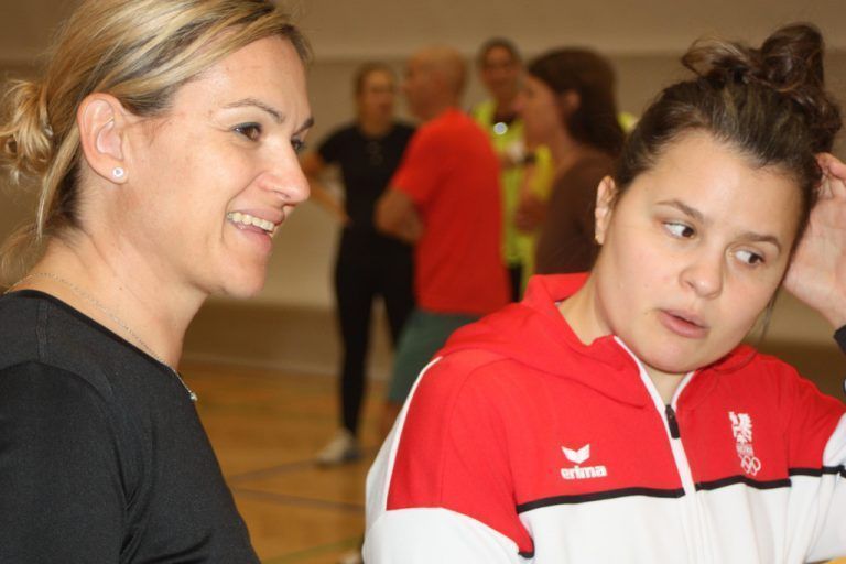 Lisa Laninschegg und Diana Picorusevic bei der Basketball Fortbildung in Rankweil.