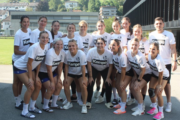 Feldkirchs Handballdamen haben durch ein Galavorstellung die rote Laterne abgegeben.