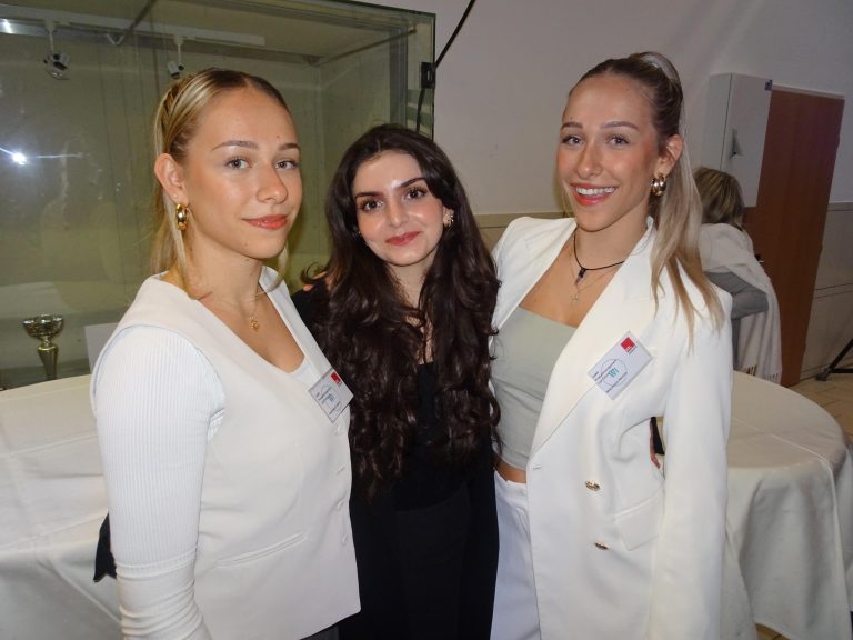 Valeria Maksimovic, Yaren Coskun und Martina Maksimovic genossen einen gelungenen Netzwerkabend.