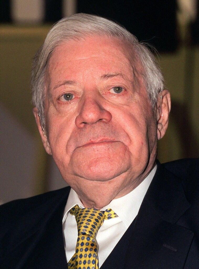 1994 Helmut Schmidt, ehemaliger deutscher Bundeskanzler (1974 bis 1982). dpa