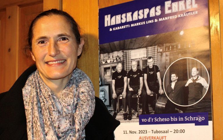 Bianka Franz: „Nach außen war es in den vergangenen Monaten zwar ruhig, aber intern haben wir fleißig gearbeitet und offiziell einen Verein gegründet, den ich im Teamwork mit meinem Mann Herbert, Simone Voppichler, Architekt Thomas Mennel und Theresia Metzler führe. Theresia ist auch Kontaktperson zur Besitzerin Anna Geser. Wir haben auch mit den Behörden Gespräche geführt, was im Haus noch zu tun ist usw.“