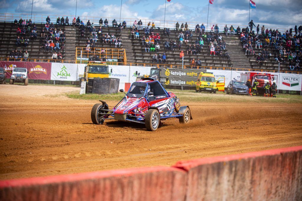 Ein Lingenauer gibt in der Autocross-EM Gas