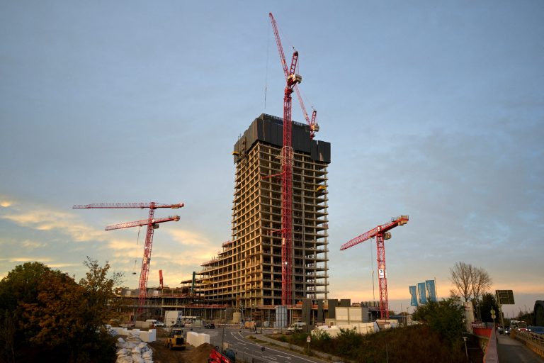Nach dem Elbtower stehen weitere Signa-Baustellen still. <span class="copyright">Reuters</span>