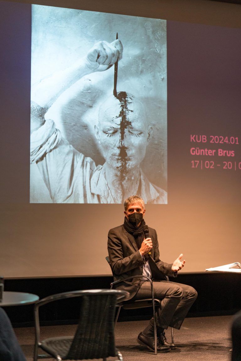 Das Kunsthaus ist ein Resonanzraum für die unterschiedlichsten Künstler, deren künstlerische Wellen hier wechseln. <span class="copyright">Stiplovsek Dietmar pauschal</span>