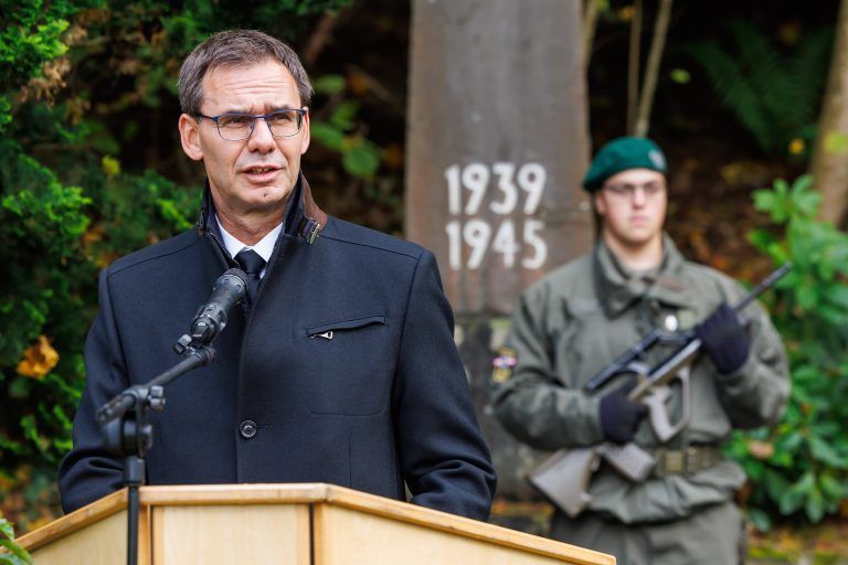 Landeshauptmann Wallner betont die Wichtigkeit des Gedenkens.