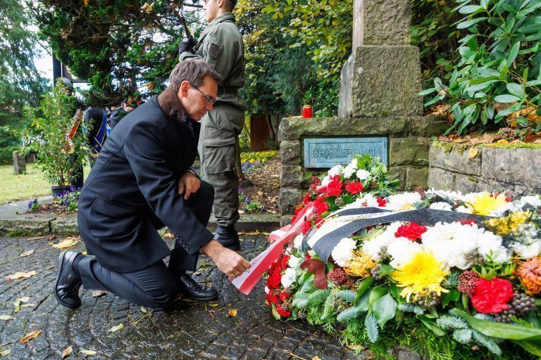 Kranzniederlegung am Soldatenfriedhof St. Wolfgang in Feldkirch-Tosters.