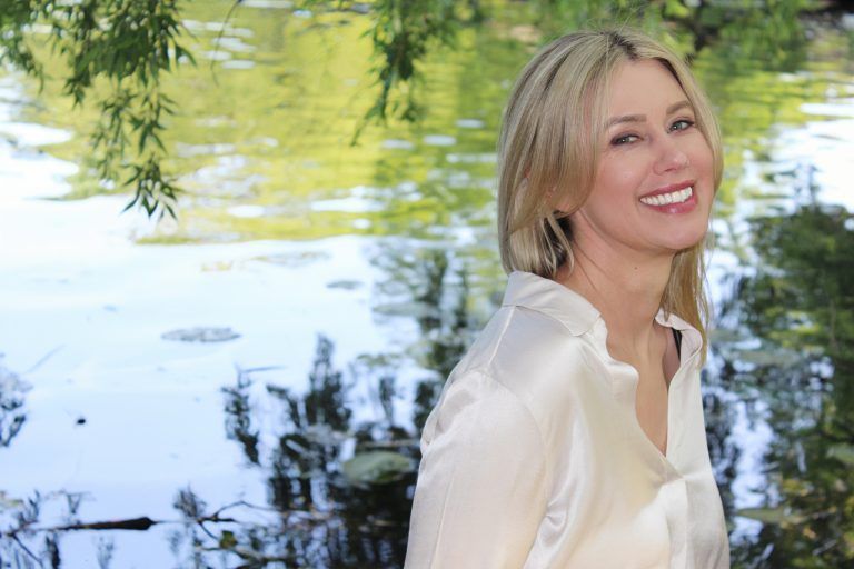 Sabine Kuegler ist heute Buchautorin und Unternehmerin. Sie engagiert sich gegen soziale und kulturelle Missstände. <span class="copyright">Monika Albers (3) </span>