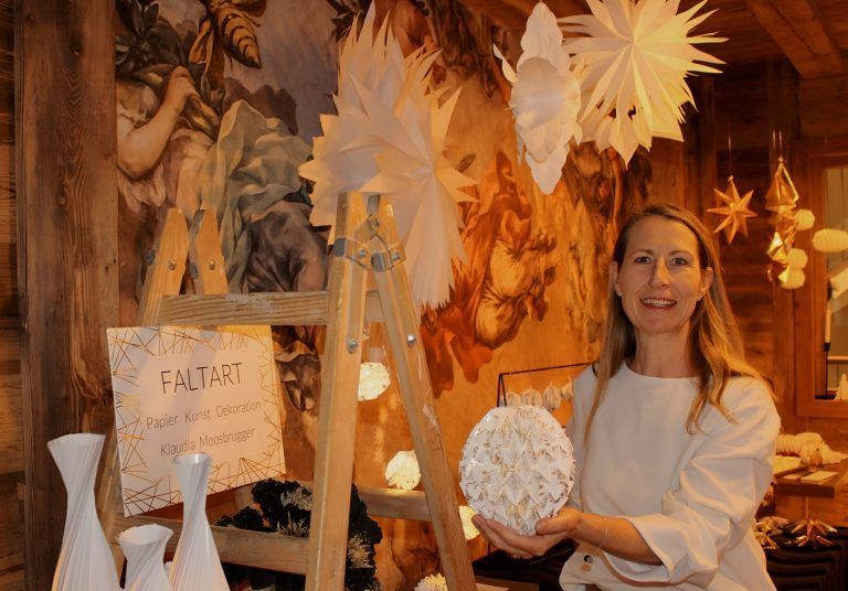 Ein Märktle-Highlight: Klaudia Moosbruggers Falt-Art. Ihre filigranen Kunstwerke zeigt sie vom 10. November bis 10. Dezember im alten Strolzo Hus in Schoppernau.