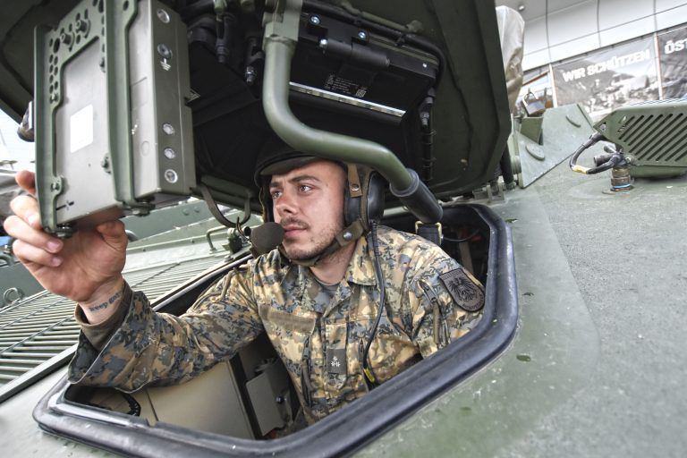 Der Fahrer eines Pandurs. <span class="copyright">Bundesheer</span>